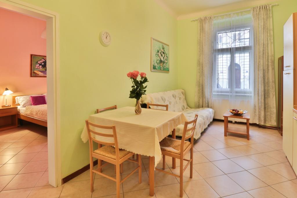 Apartment Na Kozacce 6 Prague Bilik gambar