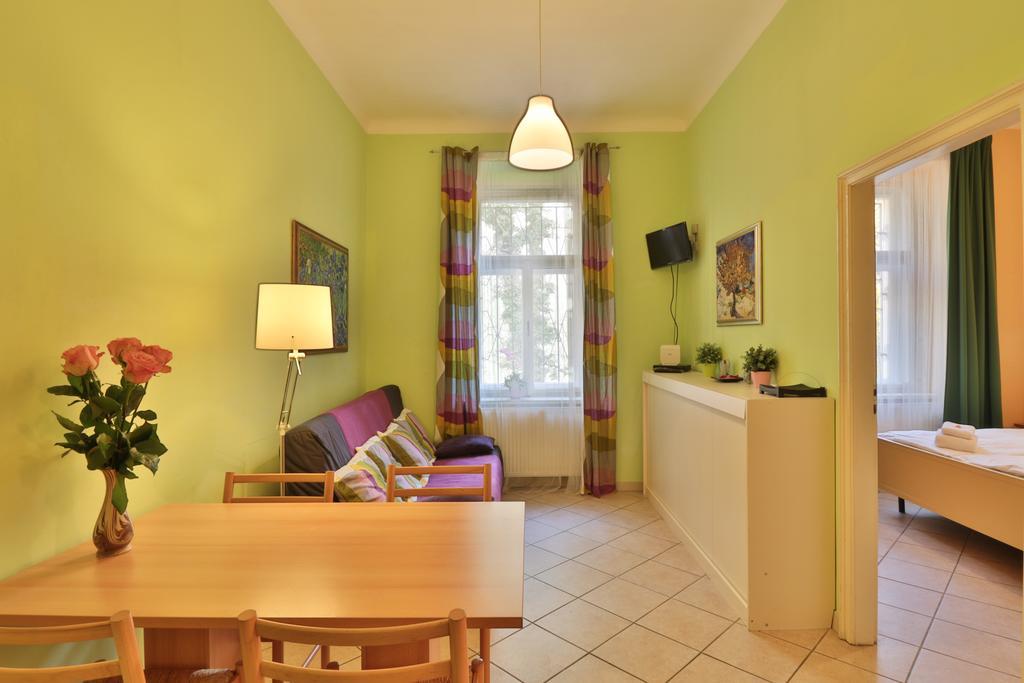 Apartment Na Kozacce 6 Prague Bilik gambar